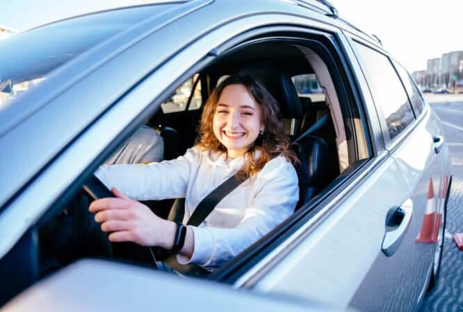 american-teen-learning-drivers-education